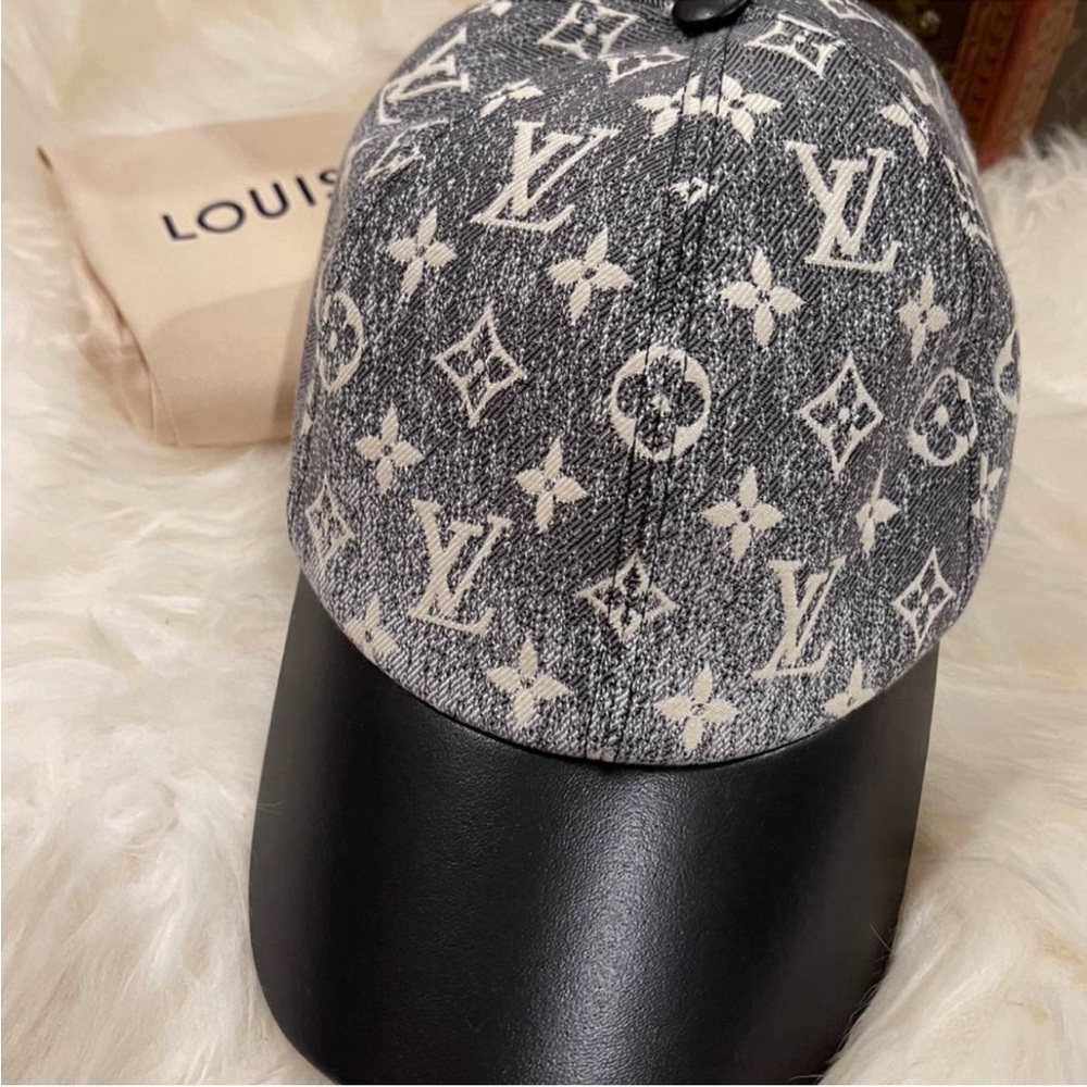 Louis Vuitton Monogram Jacquard Denim
Cap, Women Size S ..M7028L
